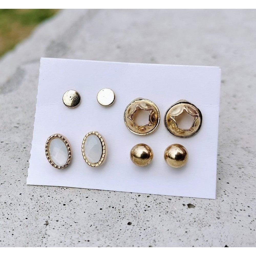 4 Pairs of Women's Gold Stud Earrings Bundle Set Lot